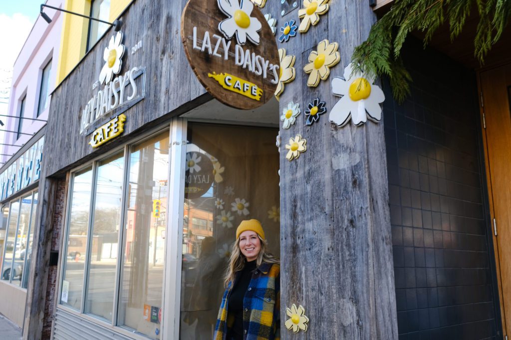 lazy-daisys-cafe-toronto-entrance-storefront-qr-code-order-and-pay-for-restaurants